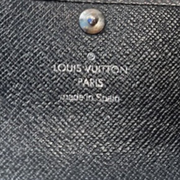 LOUIS VUITTON, EUC KEYCASE - Picture 7 of 7